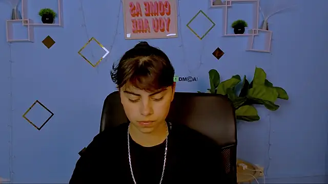 shadow kiss  online show from 13, 7, 2026