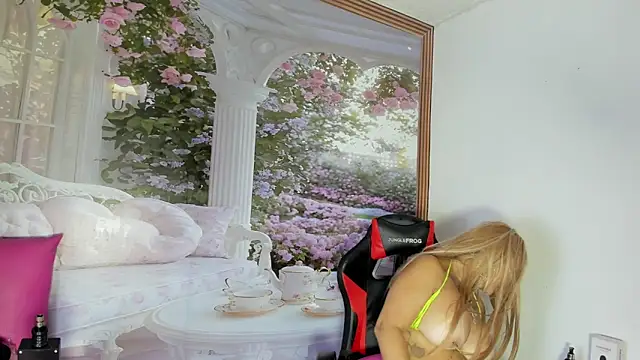Snapshot of LaylaWatsson chatting on 11, 5, 2026 LaylaWatsson online show from 11, 5, 2026