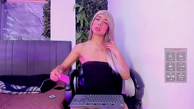 lily dark   online show from 14, 5, 2026