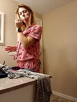Snapshot of daddys_girl333 chatting on 21, 6, 2026 daddys girl333 online show from 21, 6, 2026