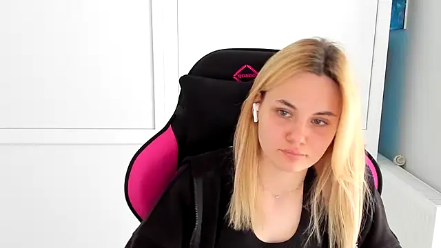 Emma starrs  online show from 13, 5, 2026
