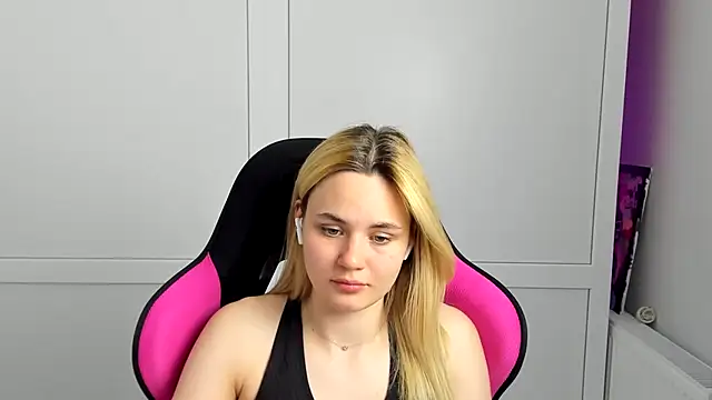 Emma starrs  online show from 26, 5, 2026