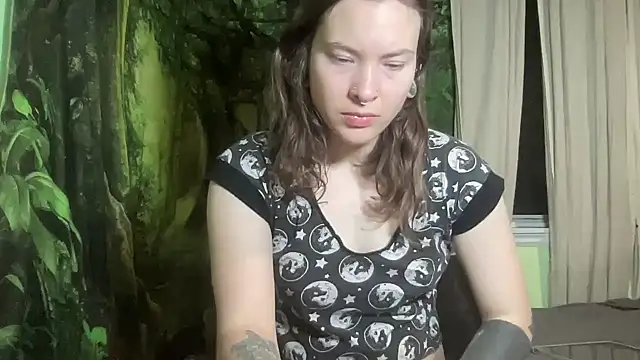 mo0ngoddess online show from 25, 11, 2025