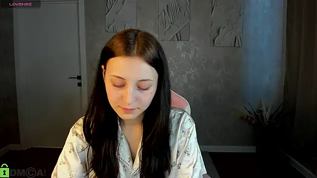 Tracey Gill online show from 31, 5, 2026