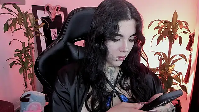 MissCharlottte 18 online show from 25, 6, 2026