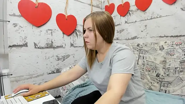 Snapshot of Dear_hollyy chatting on 27, 5, 2026 Dear hollyy online show from 27, 5, 2026