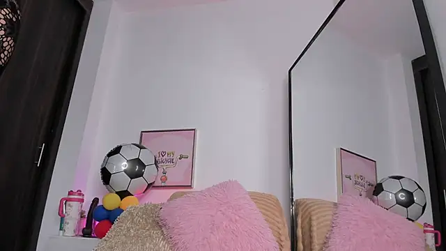 miaapril online show from 25, 6, 2026