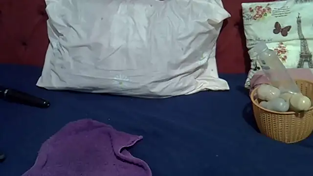 Queenleahx online show from 10, 6, 2026