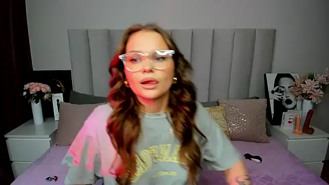Snapshot of KattyWests chatting on 25, 6, 2026 KattyWests online show from 25, 6, 2026