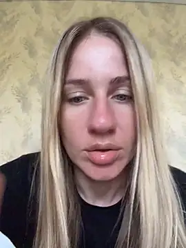 Snapshot of AnnaMist_ chatting on 8, 6, 2026 AnnaMist online show from 8, 6, 2026