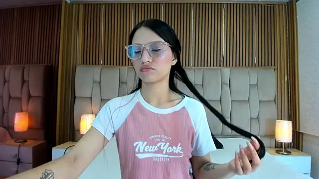 SophiieCalloway1 online show from 23, 5, 2026
