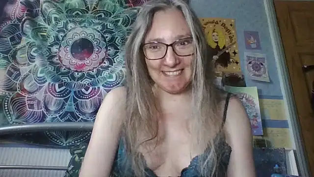 Snapshot of Izzylove47 chatting on 25, 5, 2026 Izzylove47 online show from 25, 5, 2026