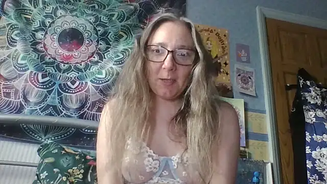 Snapshot of Izzylove47 chatting on 5, 6, 2026 Izzylove47 online show from 5, 6, 2026