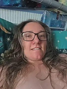 Snapshot of Izzylove47 chatting on 26, 6, 2026 Izzylove47 online show from 26, 6, 2026