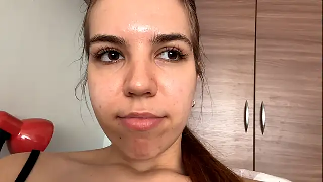 LaurindaStalford online show from 18, 7, 2026
