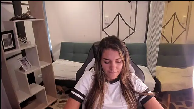 SophieWatson  online show from 20, 7, 2026