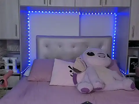 Honniewhitee  online show from 11, 6, 2026