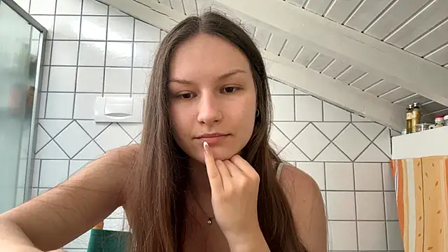 ShaylaChong online show from 8, 7, 2026