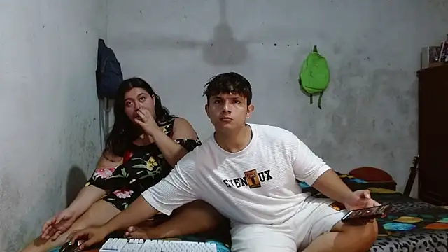 ParejaCurvy20 online show from 27, 6, 2026