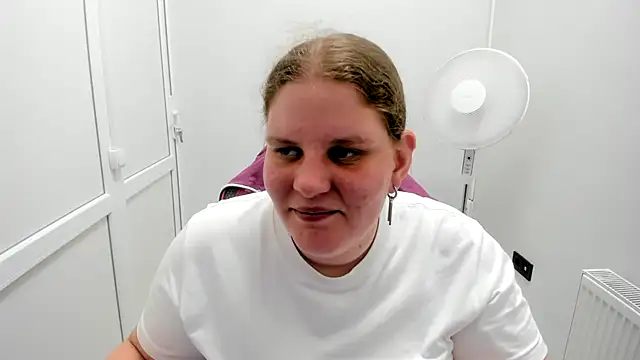 Bella shyy  online show from 8, 7, 2026