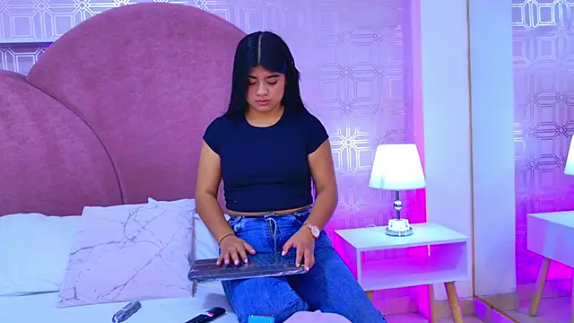Juliette Kaia online show from 3, 6, 2026