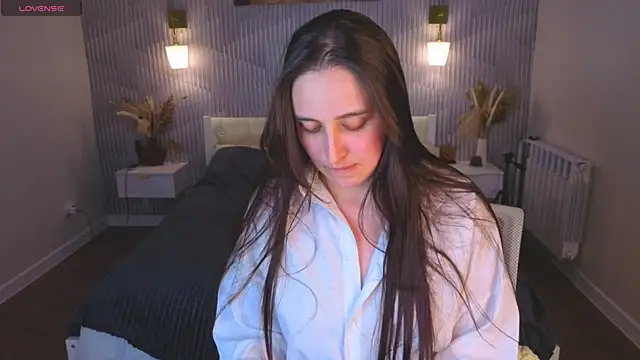 Elizabet Colllins online show from 6, 7, 2026