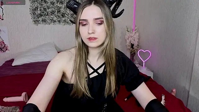 NocturneHuntress online show from 4, 6, 2026