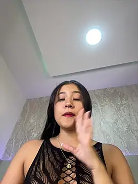 amara huxly online show from 11, 6, 2026