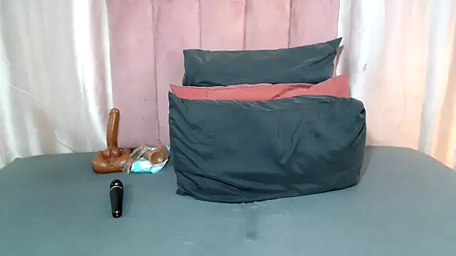 Snapshot of Tianaah chatting on 7, 7, 2026 Tianaah online show from 7, 7, 2026