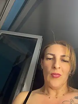 Snapshot of Hot-Milf4U chatting on 31, 5, 2026 Hot-Milf4U online show from 31, 5, 2026