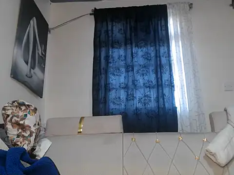 Snapshot of sexyleah25 chatting on 13, 7, 2026 sexyleah25 online show from 13, 7, 2026