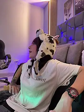 Mika love milo online show from 7, 6, 2026