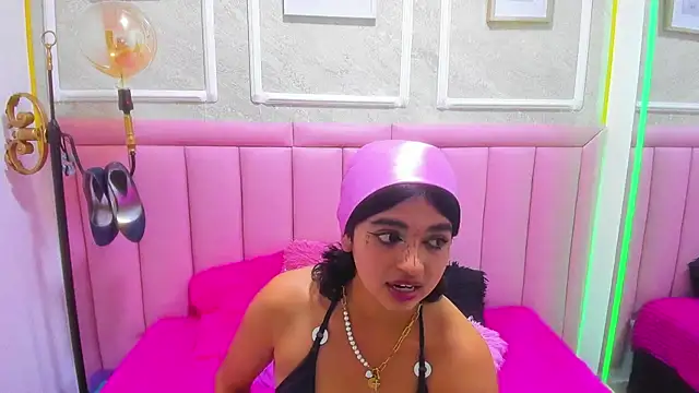Snapshot of velvet_girll chatting on 8, 7, 2026 velvet girll online show from 8, 7, 2026