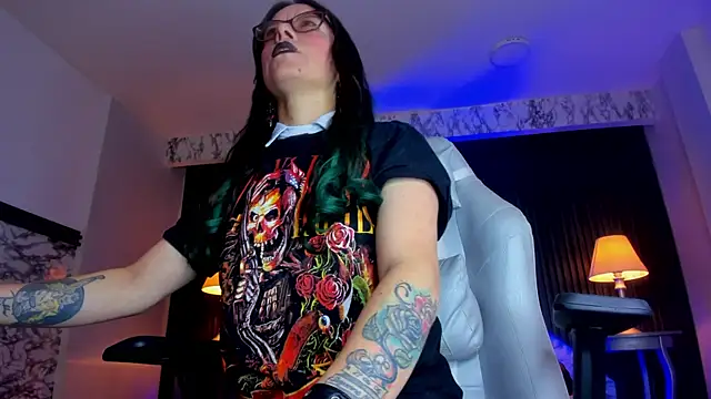 Snapshot of EvangelineJoness chatting on 9, 6, 2026 EvangelineJoness online show from 9, 6, 2026