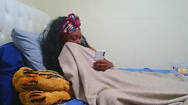 Prettylondond online show from 16, 7, 2026