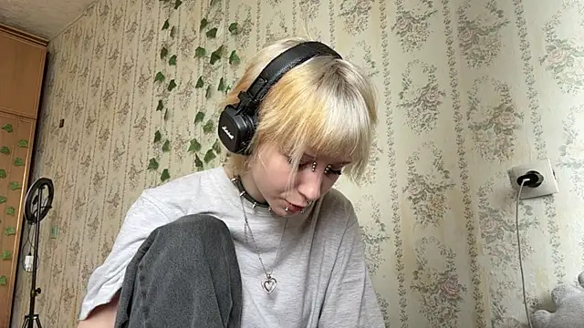 FatimahFroman online show from 3, 6, 2026