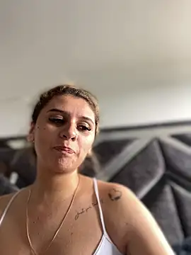 alison parkerrr26 online show from 25, 5, 2026