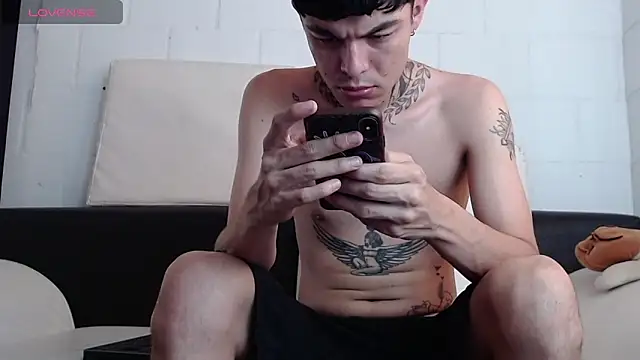 Snapshot of badboy-fox chatting on 7, 6, 2026 badboy-fox online show from 7, 6, 2026