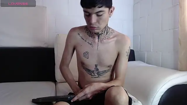 Snapshot of badboy-fox chatting on 15, 6, 2026 badboy-fox online show from 15, 6, 2026