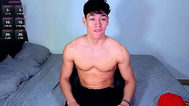Snapshot of Luke_Muscle chatting on 18, 7, 2026 Luke Muscle online show from 18, 7, 2026