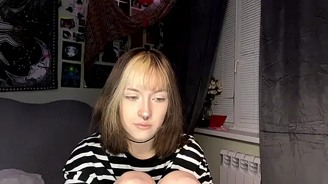 YourFavoriteAltgirl online show from 2, 6, 2026