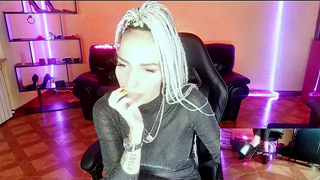 Monicamaxwell online show from 30, 5, 2026