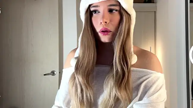 Snapshot of goldenangel_4u chatting on 16, 7, 2026 goldenangel 4u online show from 16, 7, 2026