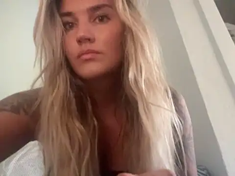 Snapshot of thebeachyblonde chatting on 8, 7, 2026 thebeachyblonde online show from 8, 7, 2026