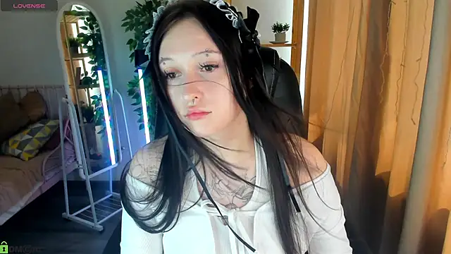 Snapshot of Emma-Blissa chatting on 5, 7, 2026 Emma-Blissa online show from 5, 7, 2026