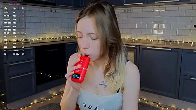 BlondeKelly online show from 2, 6, 2026