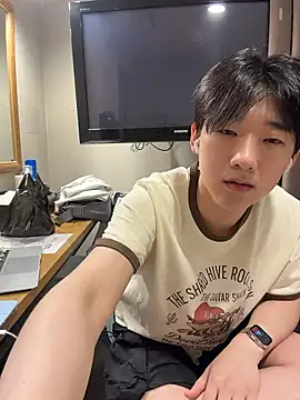 Snapshot of k-kinky chatting on 6, 7, 2026 k-kinky online show from 6, 7, 2026