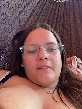 Laryssinha 69 online show from 11, 7, 2026
