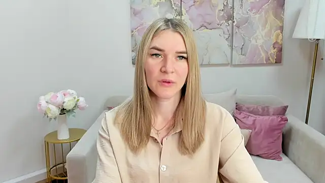 Snapshot of RoxyReignn chatting on 16, 7, 2026 RoxyReignn online show from 16, 7, 2026
