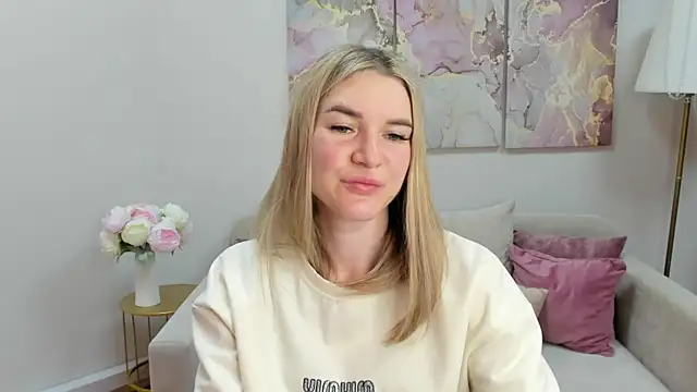Snapshot of RoxyReignn chatting on 20, 7, 2026 RoxyReignn online show from 20, 7, 2026